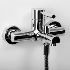 Смеситель для ванны WasserKraft Main хром однорычажный с коротким изливом с лейкой (4101) - фото 2