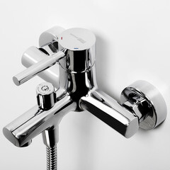 Смеситель для ванны WasserKraft Main хром однорычажный с коротким изливом с лейкой (4101) - фото 3