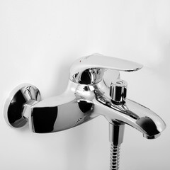 Смеситель для ванны WasserKraft Rossel хром однорычажный с коротким изливом с лейкой (2801) - фото 2