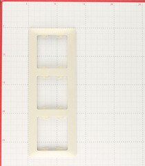 Рамка Systeme Electric Glossa трехместная бежевая (GSL000203) - фото 3
