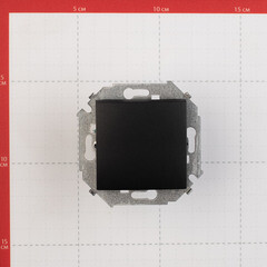 Переключатель Simon 15 одноклавишный встраиваемый графит (1591201-038) - фото 2