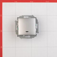 Выключатель Simon 15 одноклавишный встраиваемый алюминий с подсветкой (1591104-033) - фото 4