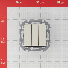 Выключатель Legrand Inspiria трехклавишный встраиваемый слоновая кость (673541) - фото 2