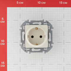 Розетка Legrand Inspiria встраиваемая слоновая кость (673721) - фото 2