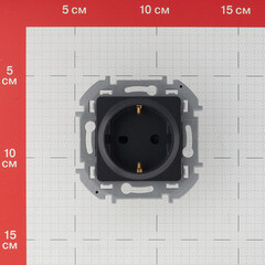 Розетка Legrand Inspiria встраиваемая антрацит со шторками (673733) - фото 2