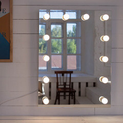 Изображение товара Зеркало настенное с лампочками Anabel 600х800 мм гримерное белое