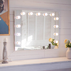 Изображение товара Зеркало настенное с лампочками Benedicta 900х700 мм гримерное белое