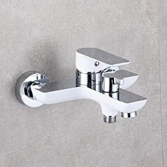 Смеситель для ванны Lavelly White Modern хром/белый однорычажный с коротким изливом с лейкой (623749) - фото 2