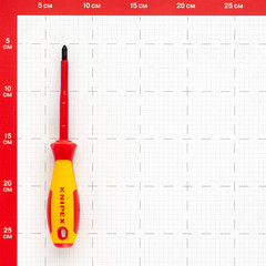 Отвертка диэлектрическая крестовая 212 мм 1000 В Knipex (KN-982402) PH2 - фото 3