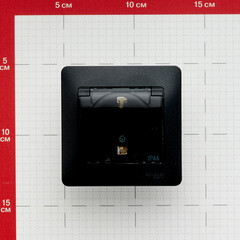 Розетка Systeme Electric Glossa встраиваемая антрацит со шторками с крышкой (GSL000748) - фото 2