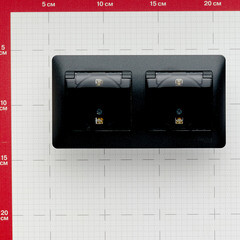 Розетка Systeme Electric Glossa встраиваемая антрацит со шторками с крышкой (GSL000747) - фото 2