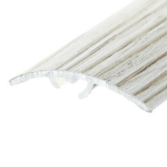 Порог алюминиевый разноуровневый кант 41х900 мм сосна северная перепад до 12 мм - фото 4