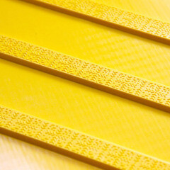 Тактильная плитка ТПУ продольный риф 500х500х6,5 мм желтая - фото 4