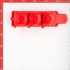 Розетка штепсельная Svet тройная с заземлением IP44 настенная красная - фото 2