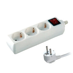 Изображение товара Удлинитель Volsten 3 розетки 1,5 м ПВС 3х1 кв.мм 16 А 3,5 кВт с кнопкой белый (S 3х1,5-ZDV)