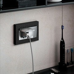 Розетка Werkel встраиваемая серебряная со шторками с крышкой (a057285) - фото 3