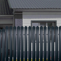 Евроштакетник двухсторонний П-образный 0,45 мм 118х1800 мм графитовый серый RAL 7024 фигурный срез - фото 3