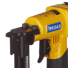 Скобозабивной пистолет пневматический Pegas Pneumatic FS8016-A 1/4 (1005) - фото 5