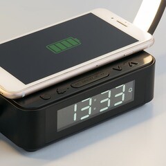 Лампа настольная светодиодная 4200К 5 Вт с беспроводной зарядкой и часами Eurosvet Timelight (a054132) - фото 4