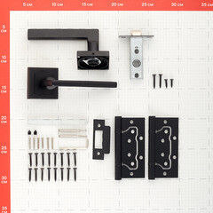 Комплект фурнитуры для двери Corsa Deco Primrose с защелкой и петлями квадратная розетка черный (990309) - фото 2