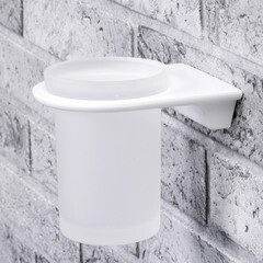 Стакан для ванной WasserKraft Kammel с держателем стекло матовый/металл белый (K-8328W) - фото 4