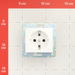 Розетка Legrand Valena встраиваемая белая со шторками (694269) - фото 2