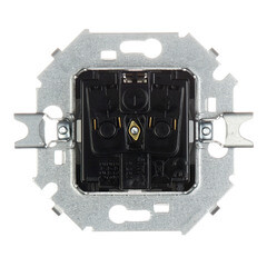 Розетка Simon 15 встраиваемая белая со шторками (1591443-030) - фото 3