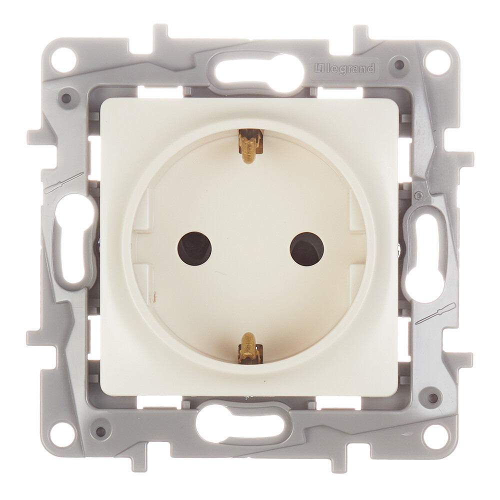 Изображение товара Розетка Legrand Etika встроенная со шторками слоновая кость