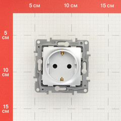 Розетка Legrand Etika встраиваемая алюминий со шторками (672422) - фото 4