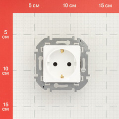 Розетка Legrand Inspiria встраиваемая белая со шторками (673730) - фото 4