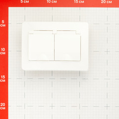 Розетка Systeme Electric Blanca встраиваемая молочная со шторками (BLNRS441122) - фото 3