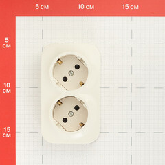 Розетка Legrand Quteo накладная слоновая кость со шторками (782267) - фото 4