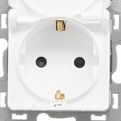 Розетка Legrand Inspiria встраиваемая белая со шторками с крышкой (673740) - фото 4