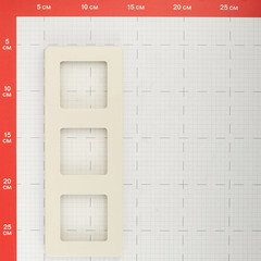 Рамка Legrand Inspiria трехместная слоновая кость (673951) - фото 2