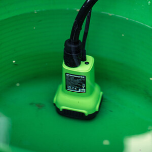 Насос аккумуляторный для полива из бочки Greenworks 24V G24SWP со ...