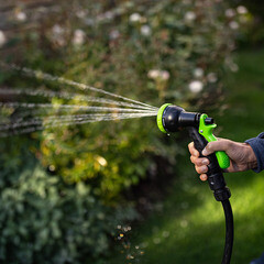 Насос аккумуляторный для полива из бочки Greenworks 24V G24SWP со шлангом 2 м и распылителем (3401007) - фото 6