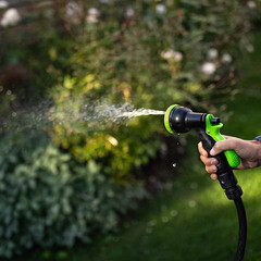 Насос аккумуляторный для полива из бочки Greenworks 24V G24SWP со шлангом 2 м и распылителем (3401007) - фото 2