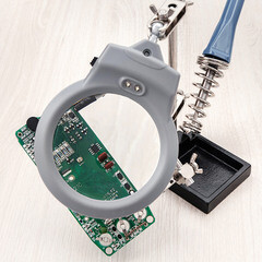 Держатель Rexant Третья рука с LED подсветкой и лупой х2.5 (12-0253) - фото 8