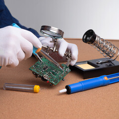 Паяльник-пистолет электрический Rexant 30/70 Вт 230 В с подставкой и оловоотсосом (12-0164) - фото 4