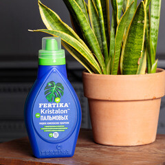 Удобрение минеральное жидкое для фикусов и пальм Кристалон Fertika 0,5 л - фото 2