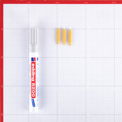 Маркер лаковый для плиточных швов Edding 8200 серебряный грифель 2-4 мм - фото 2