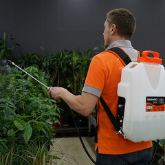 Опрыскиватель аккумуляторный Daewoo 12 л 16 В 3 Ач Li-Ion 1 АКБ и ЗУ (DSA 12 Li SET) - фото 4