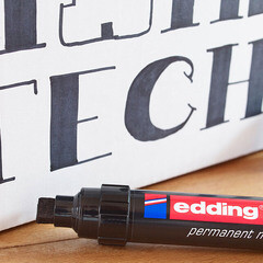 Маркер перманентный Edding 390 красный грифель 4-12 мм - фото 3