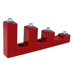 Изолятор угловой EKF PROxima Лесенка IP30 900 А с болтом и шайбой пластиковый красный (2 шт.) (plc-sl-900) - фото 1