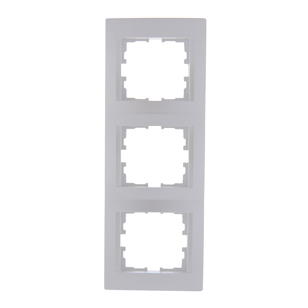 Изображение товара Рамка Lezard Karina трехместная жемчужно-белый перламутр для розеток