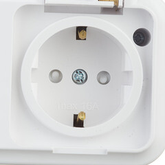 Розетка Svet накладная белая со шторками с крышкой (EV 0366-8620) - фото 3