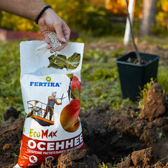 Удобрение для деревьев и луковичных культур гранулированное Тукосмесь EcoMax Осеннее Fertika 5 кг - фото 2