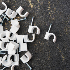 Скобы для крепления кабеля круглые Rexant 8 мм полиэтиленовые белые (50 шт.) (07-4008) - фото 3