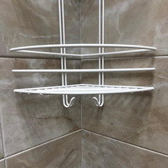 Полка для ванной Металаксон Drop угловая трехъярусная с крючками 200х200х585 мм металл белая (48991-3БМ) - фото 4