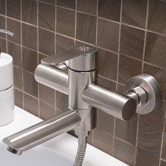 Смеситель для ванны РМС SUS124 нержавеющая сталь однорычажный с коротким изливом с лейкой (SUS124-009E) - фото 3